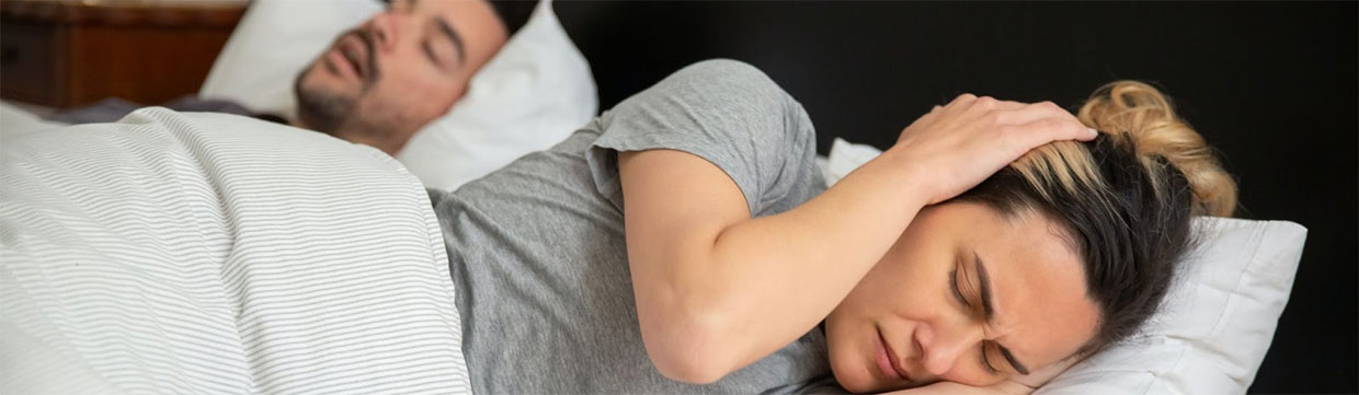 Norm Doorlaatbaarheid Beeldhouwwerk Oordoppen tegen snurken: goed of slecht idee? | M line