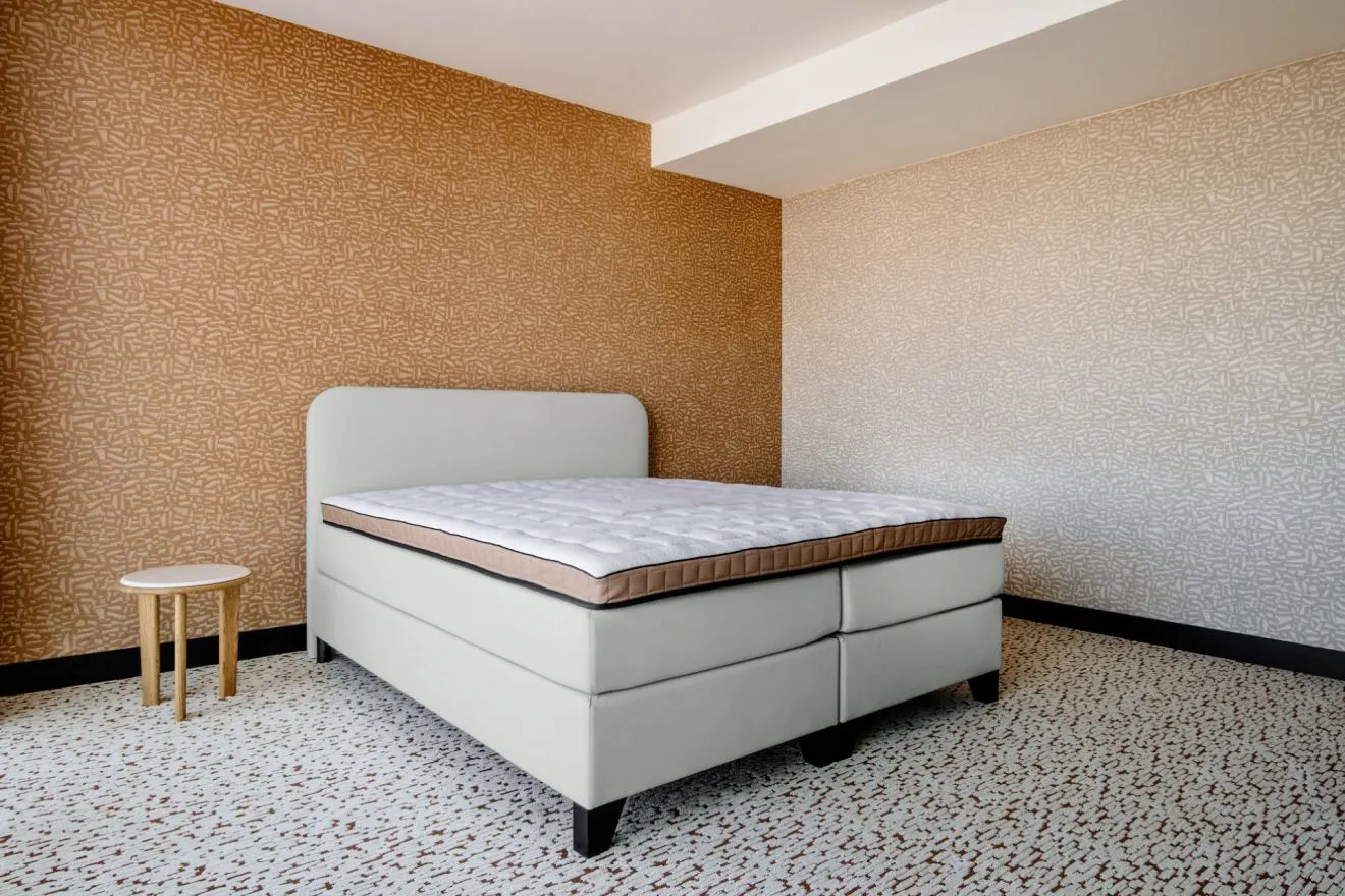 Hotelboxspring Essential met Topper Luxury