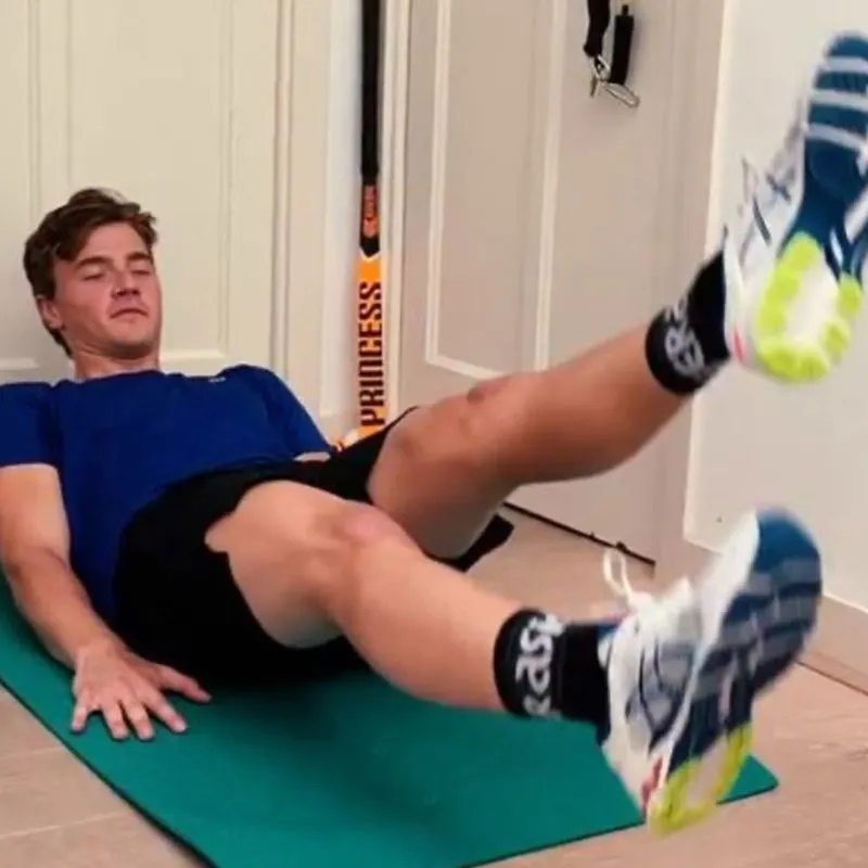 Blijf ook thuis fit, samen met #FitmetTeamNL