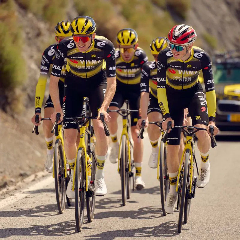 M line en Team Visma | Lease a Bike verlengen samenwerking en vieren 10 jarig jubileum